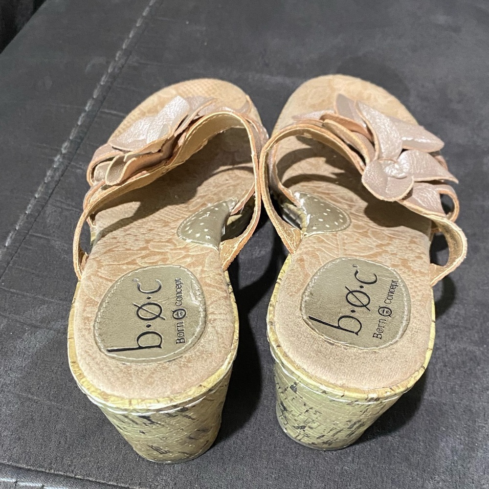 B.O.C. Born Concepts Women's Vivienne Champagne Flower Wedge Sandal Size 7 - Picture 7 of 10